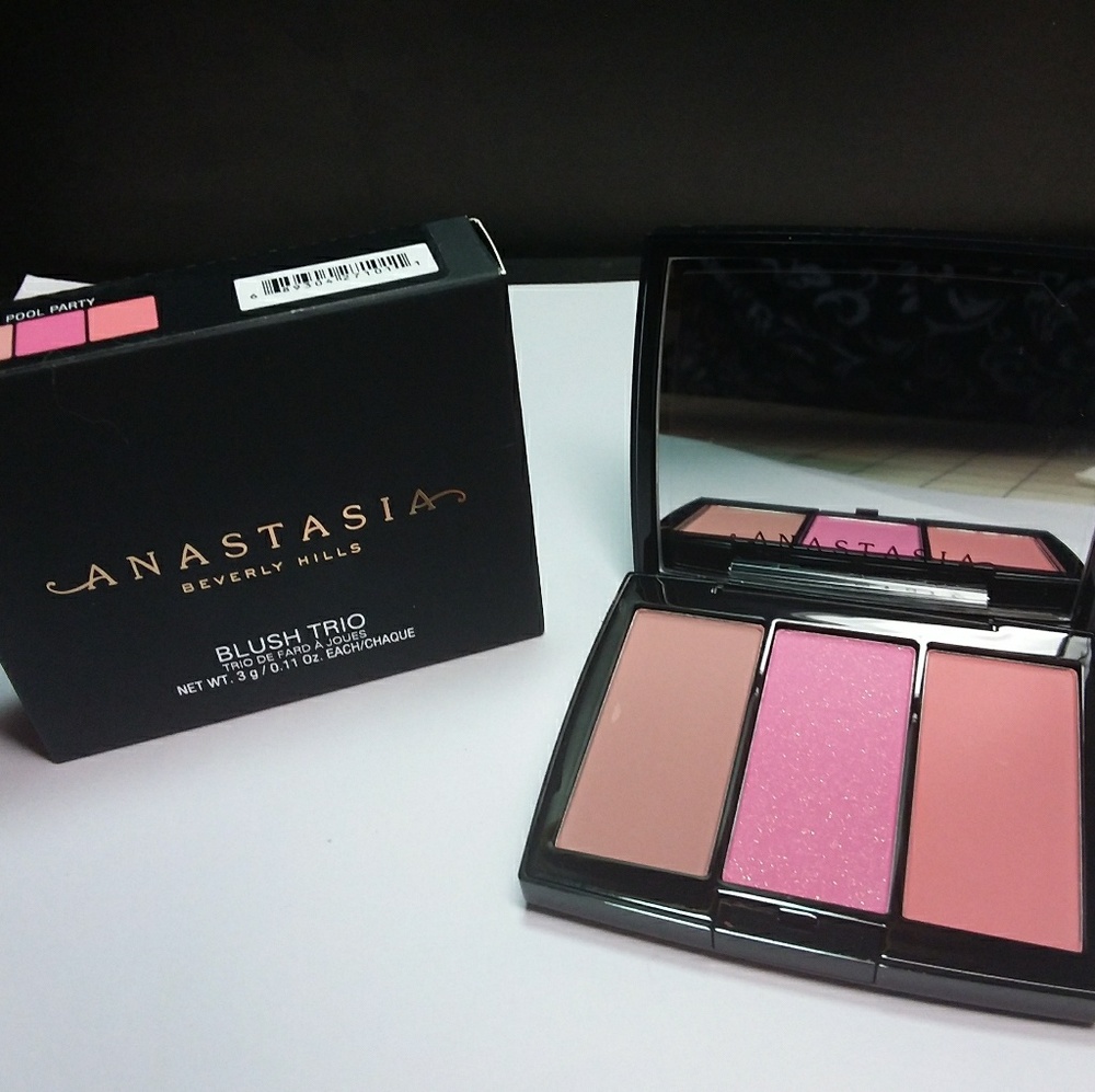 Anastasia blush Trio nib never used